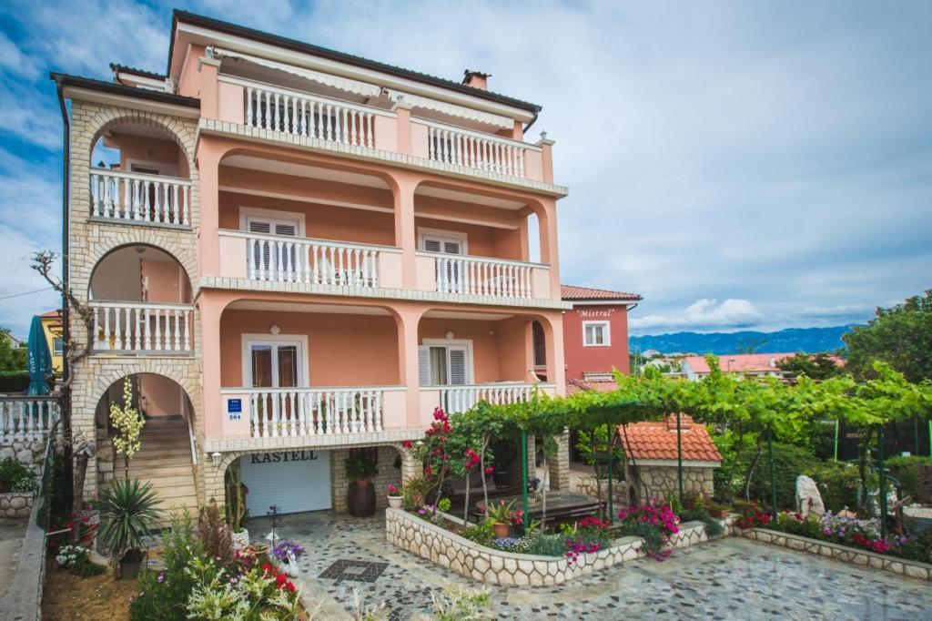 In With Balcony, Air Conditioning, Wifi, Washing Machine Apartment *